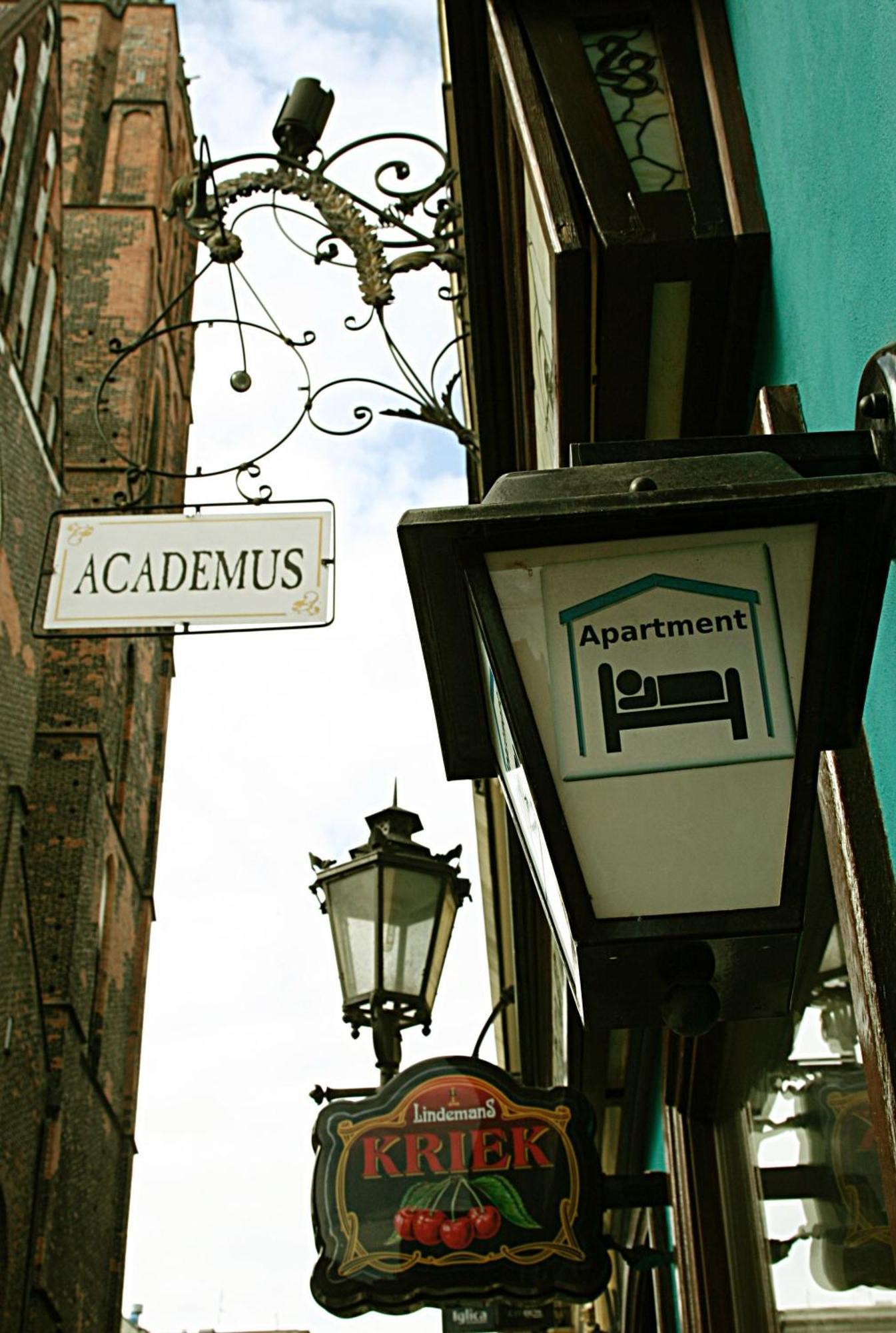 Academus Pub & Guest House Вроцлав Экстерьер фото