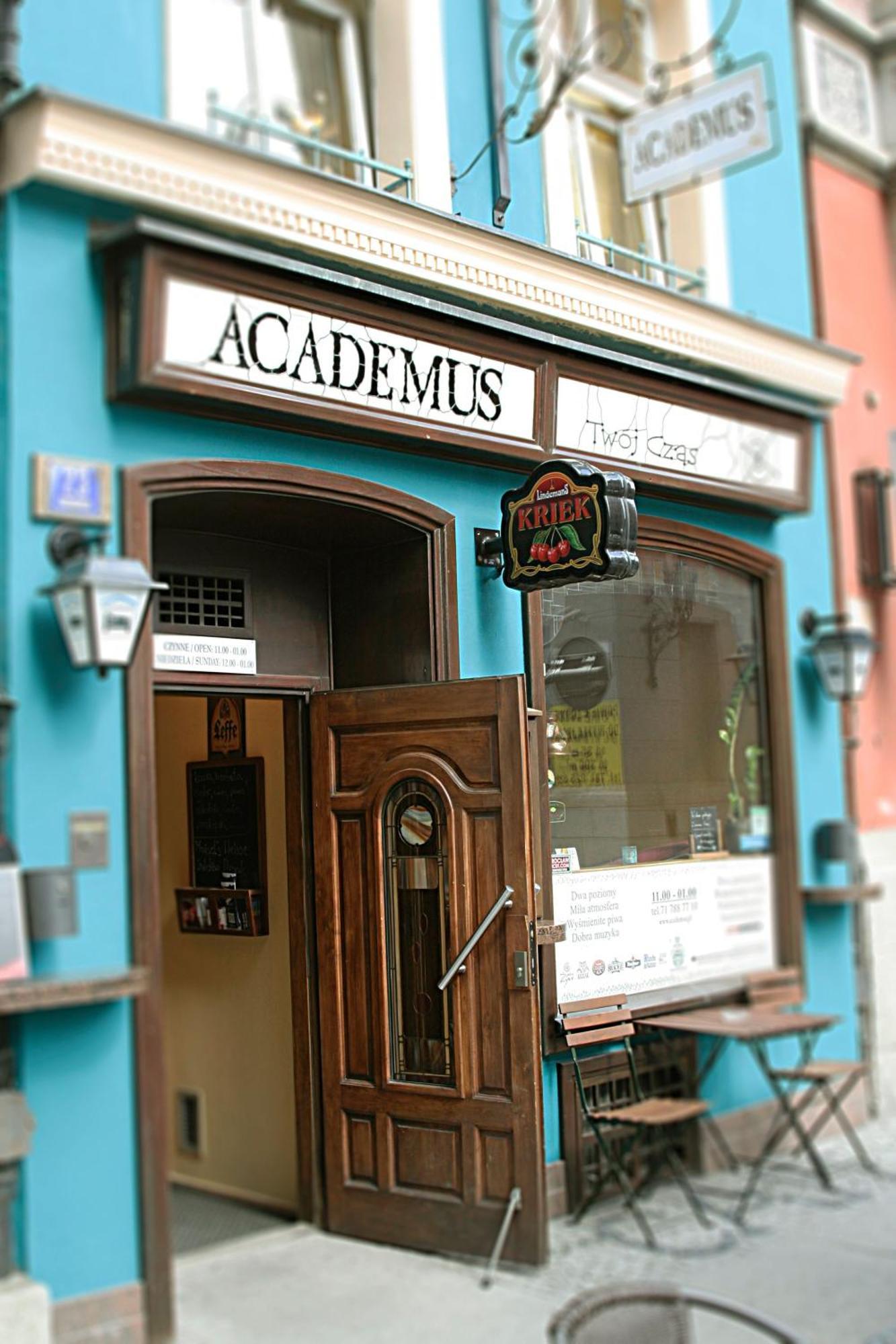 Academus Pub & Guest House Вроцлав Экстерьер фото