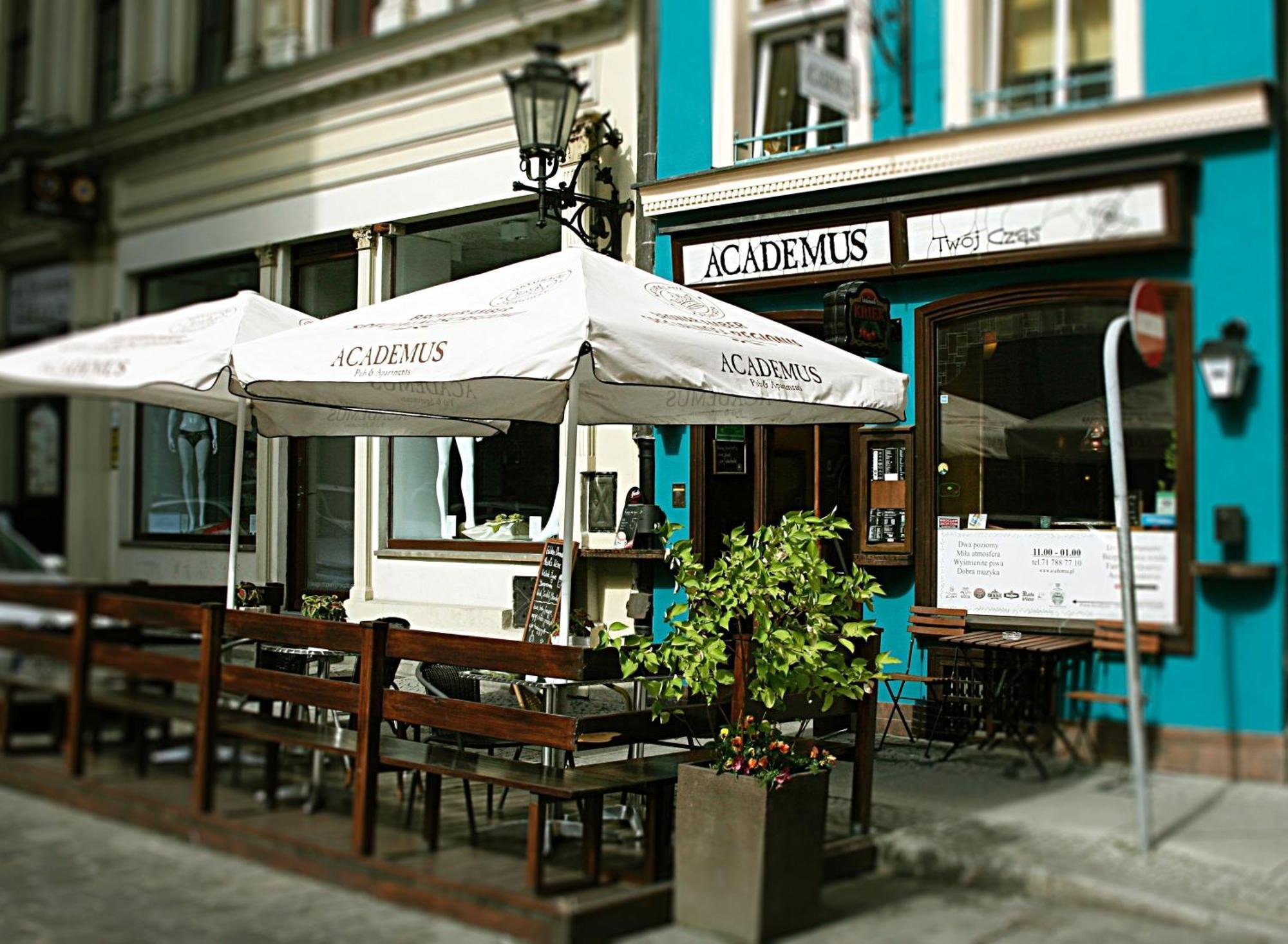 Academus Pub & Guest House Вроцлав Экстерьер фото