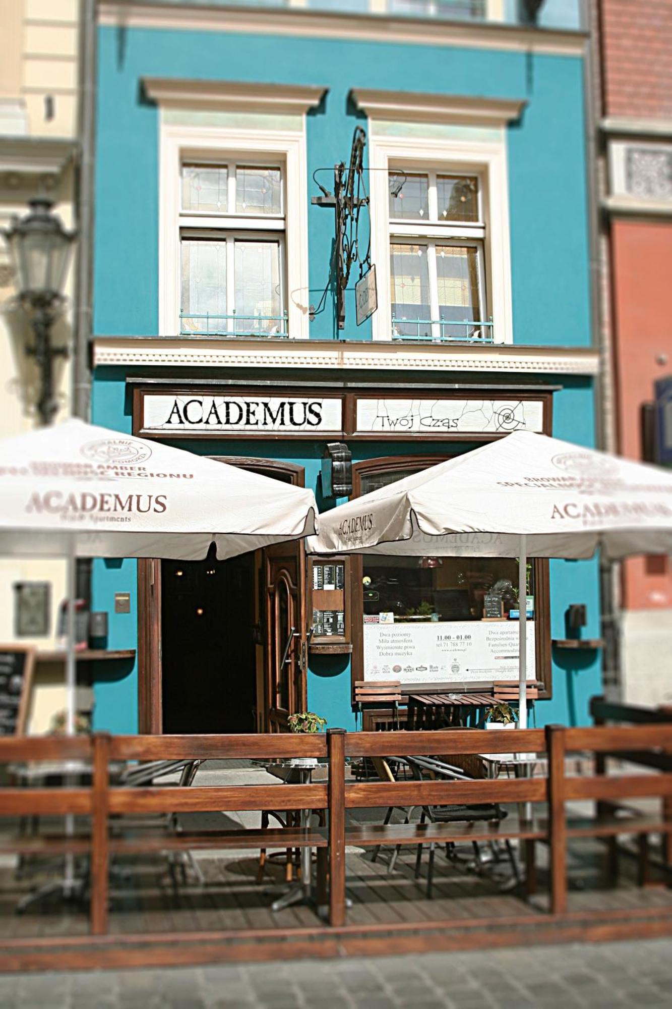 Academus Pub & Guest House Вроцлав Экстерьер фото