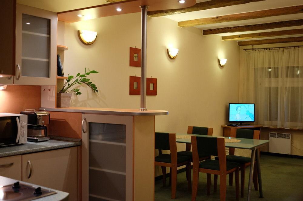 Academus Pub & Guest House Вроцлав Экстерьер фото