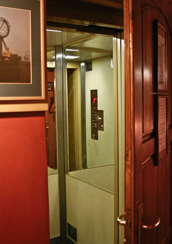 Academus Pub & Guest House Вроцлав Экстерьер фото