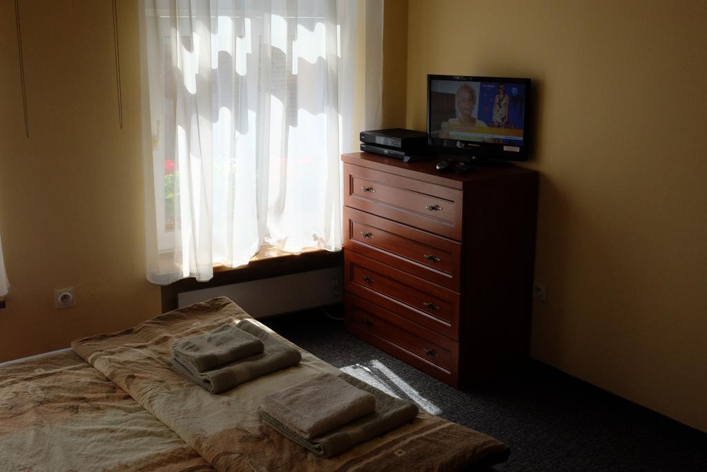 Academus Pub & Guest House Вроцлав Номер фото
