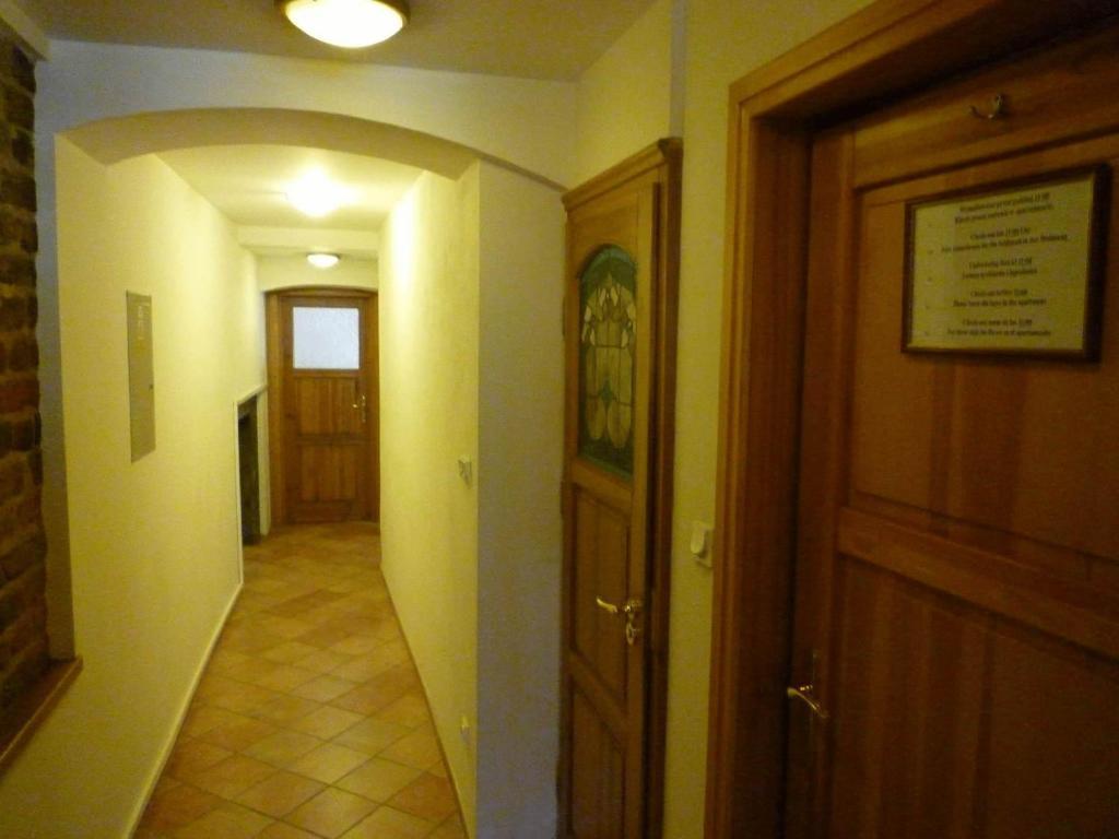 Academus Pub & Guest House Вроцлав Номер фото
